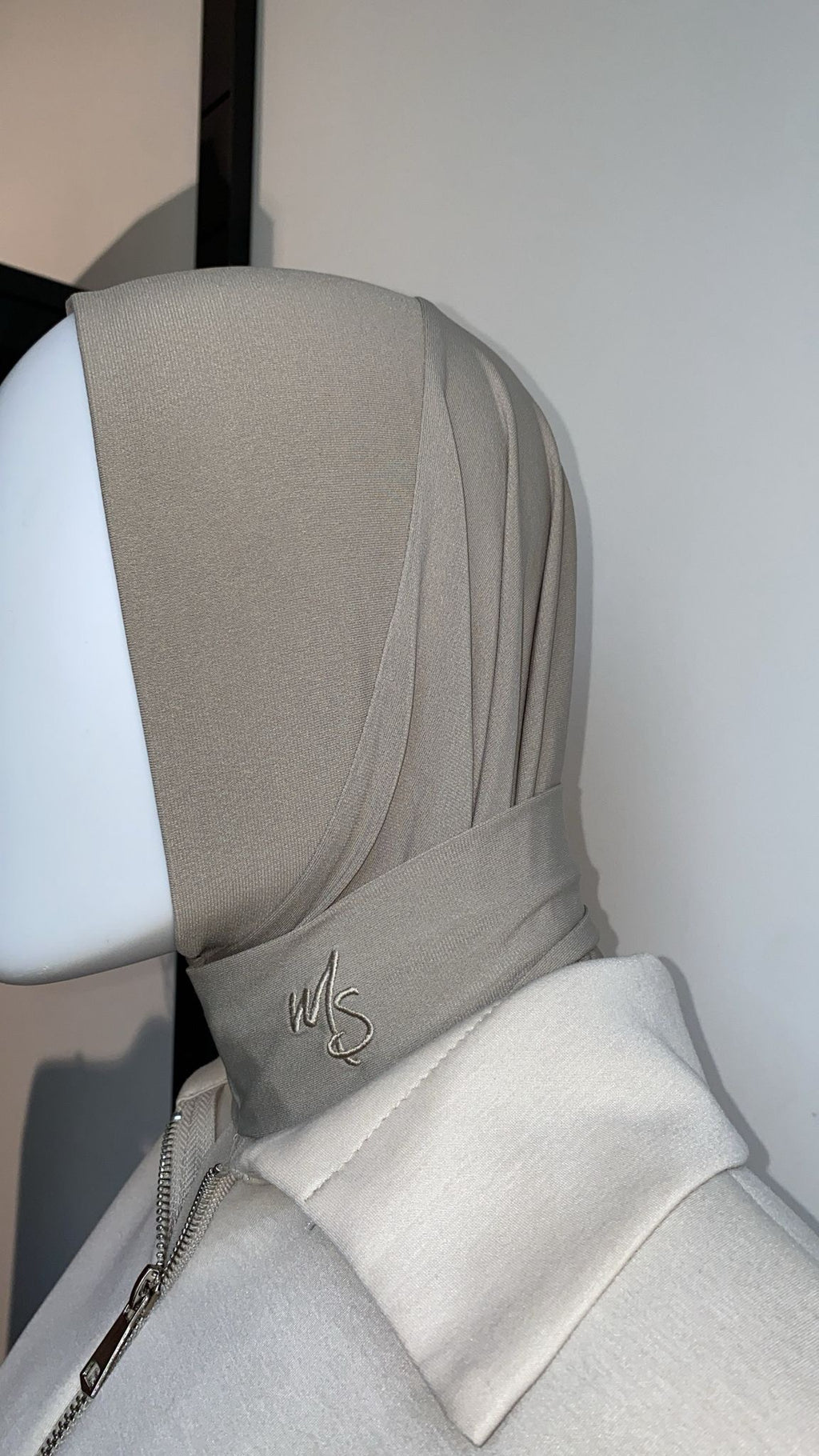 SCARF FRONT BUTTON