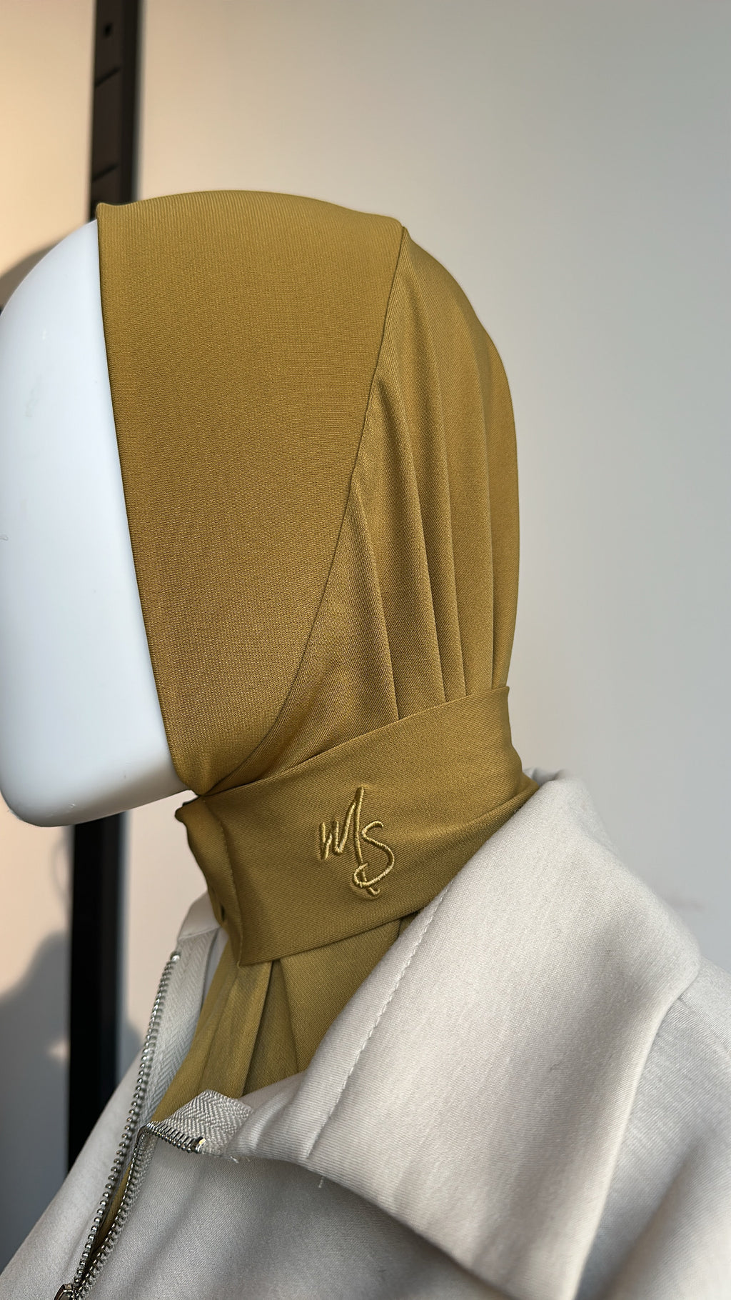 SCARF FRONT BUTTON