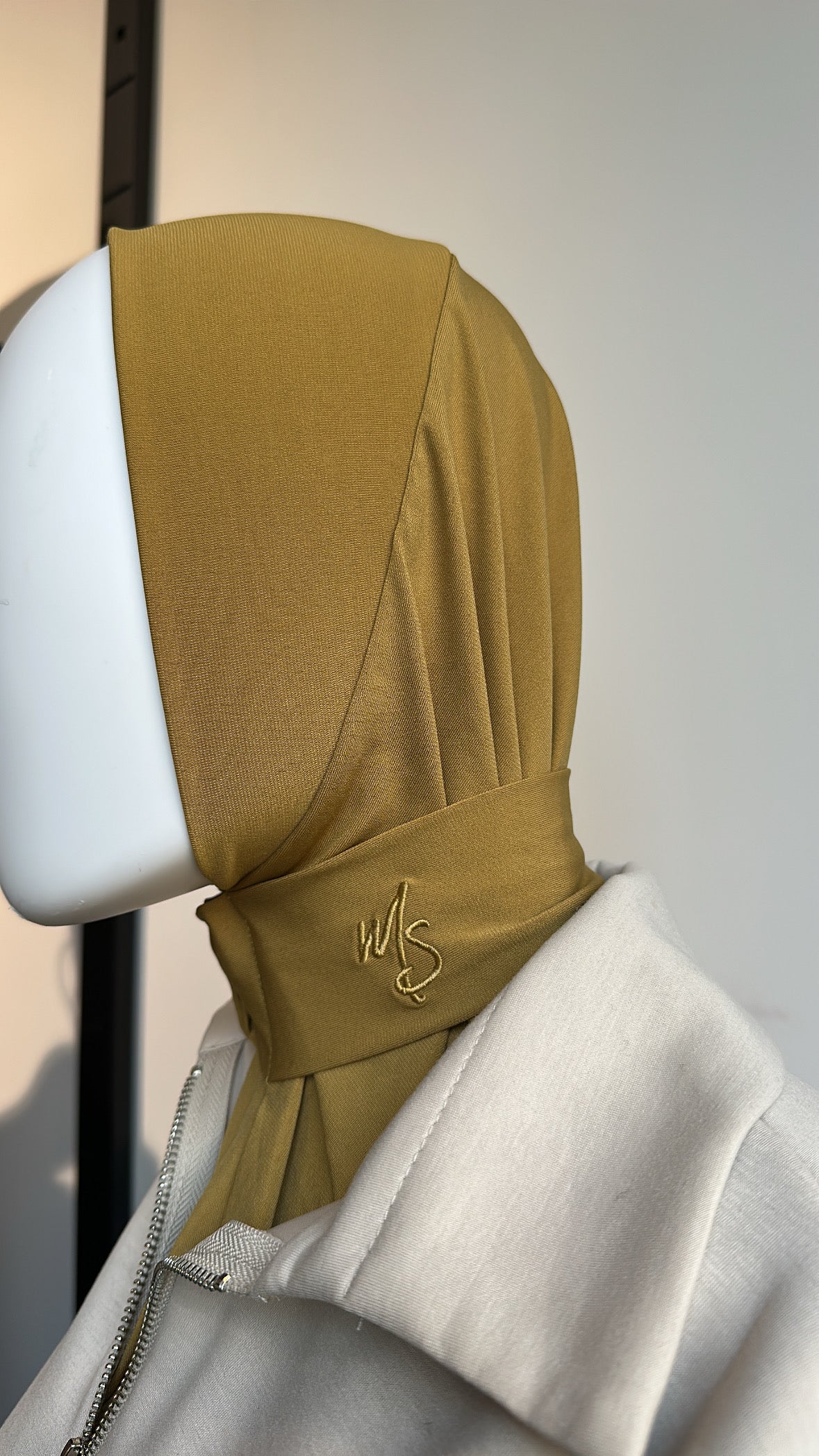 SCARF FRONT BUTTON