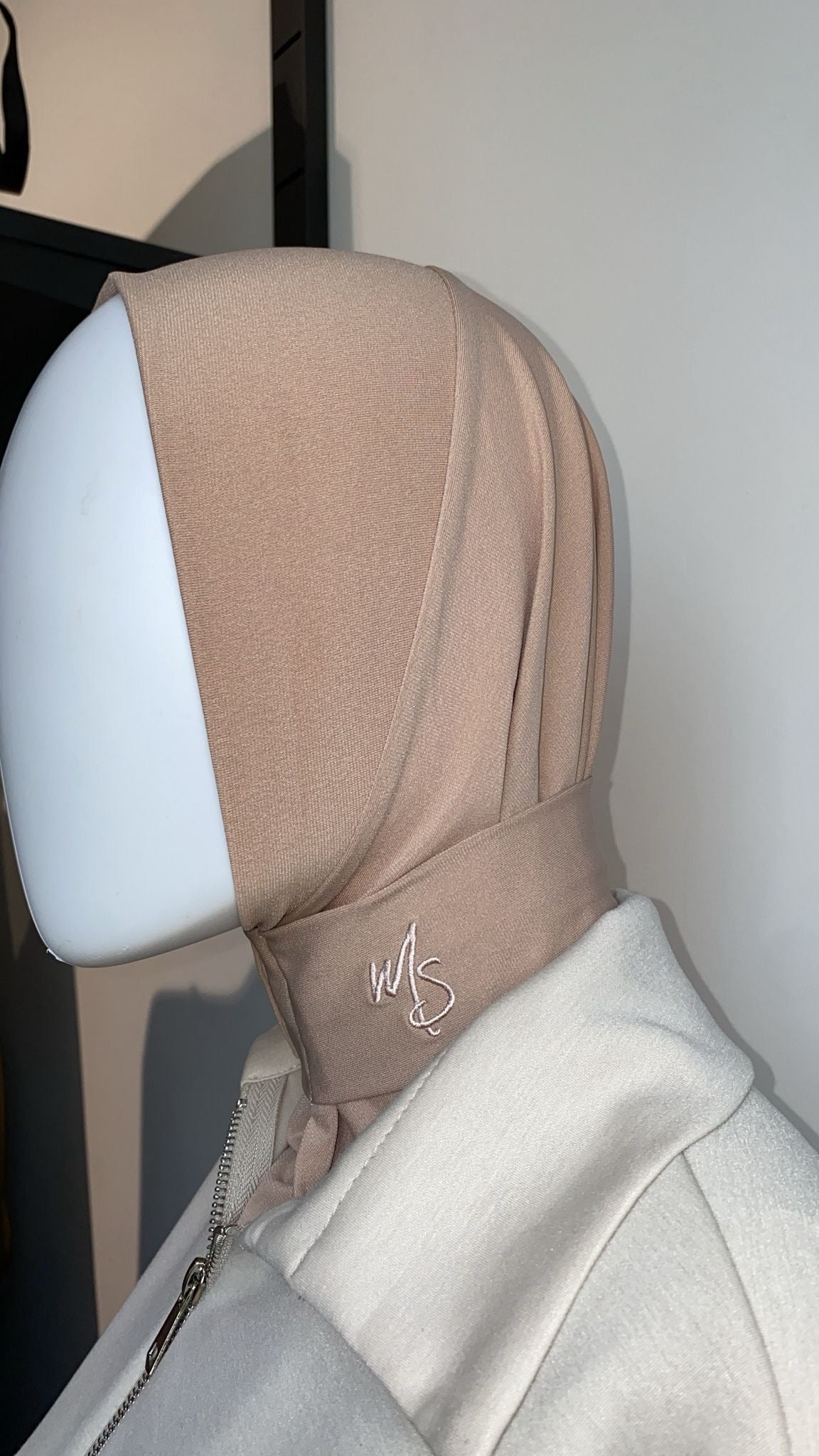 SCARF FRONT BUTTON