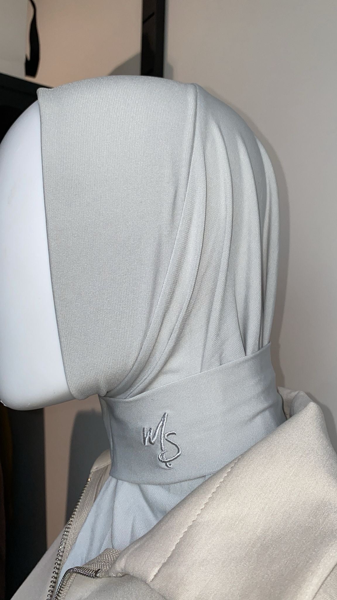SCARF FRONT BUTTON