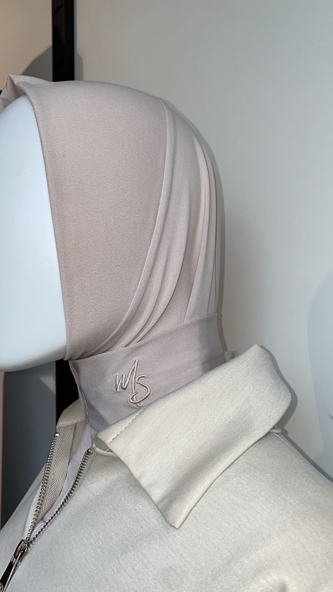 SCARF FRONT BUTTON